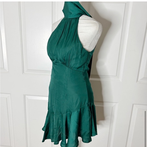NWT Selfie Leslie Promises Halterneck Fluted Hem Dress size Small - Picture 5 of 9